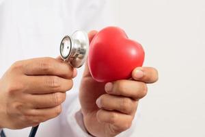 angina is een gemeenschappelijk hart ziekte in volwassenen. de hoofd risico factoren omvatten toenemend leeftijd. zwaar roken hyperlipidemie, suikerziekte, hoog bloed druk foto