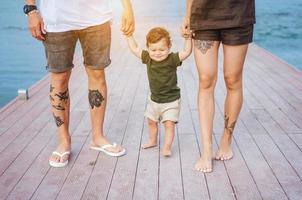 gelukkige familie op vakantie foto