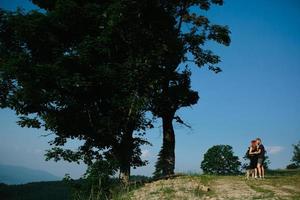 foto van een paar in de bergen