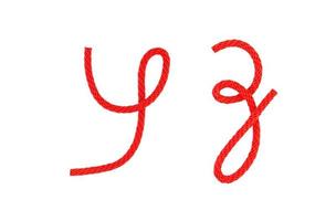 rood vezel touw krom in de het formulier van brief foto