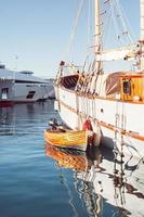 weergave van jachten in de jachthaven van cannes, frankrijk foto