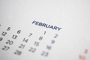 februari kalender bladzijde met maanden en datums foto