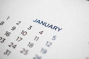 januari kalender bladzijde met maanden en datums foto