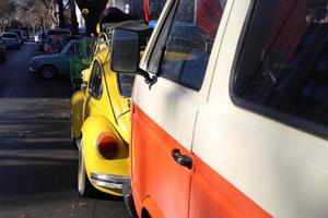 oranje auto auto's volkswagen klassiek voorraad foto