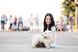 meisje met haar hond foto