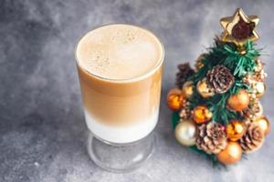 cappuccino heet koffie Kerstmis nieuw jaar zoet toetje huis vakantie atmosfeer maaltijd voedsel tussendoortje Aan de tafel kopiëren ruimte voedsel achtergrond rustiek top visie foto