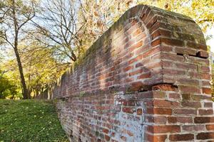 middeleeuws muur van de ex pauselijke vesting in ferrara foto