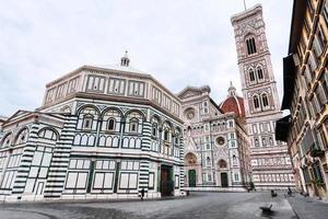 kerken Aan piazza san Giovanni in ochtend- foto