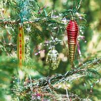 twee glas ijspegels en ijshoorntje Kerstmis decoratie foto