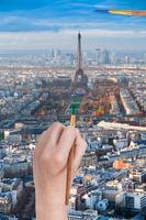 penseel verven in groen kleur champ de Mars foto