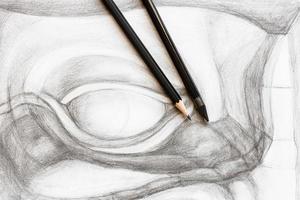 twee grafiet potloden Aan tekening van mannetje oog foto