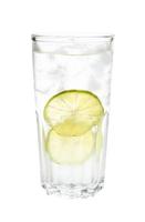 kant visie van gin tonic cocktail met limoen plakjes foto