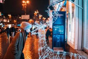 straat stad Bij nacht foto