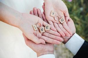 schattig bericht liefde u in handen . foto