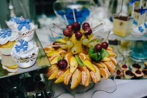 buffet met tropisch fruit foto