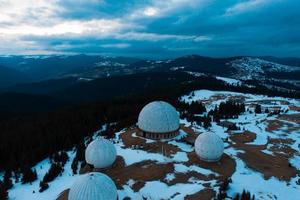 pamir - verlaten geheim leger radar station. in de Karpaten, Aan de grens met Roemenië foto