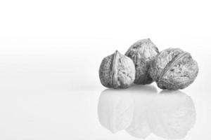 drie walnoten van reflectie foto