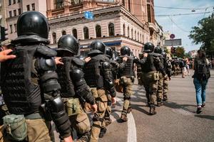 Politie dwingen naar in stand houden bestellen in de Oppervlakte gedurende de rally foto