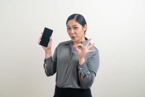Aziatische vrouw die smartphone of mobiele telefoon gebruikt foto