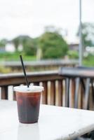 americano koffie of lang zwart koffie in glas foto