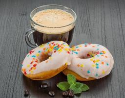 koffie met donuts foto