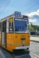 Boedapest, Hongarije - september 21. oranje tram in Boedapest Aan september 21, 2014 foto