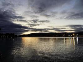 zonsopkomst in de ferrol estuarium foto