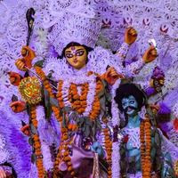 godin durga met traditionele look in close-up zicht op een zuid-kolkata durga puja, durga puja idool, een grootste hindoe navratri-festival in india foto