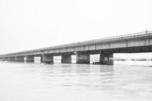 ganga net zo gezien in garh mukteshwar, uttar pradesh, Indië, ganga is geloofde naar worden de heiligste rivier- voor Hindoe, visie van garh ganga brij ghat welke is beroemd religieus plaats voor Hindoe - zwart en wit foto