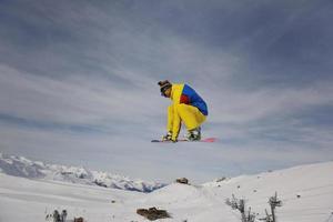 snowboarder extreme sprong foto