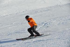 skiërs Aan berg foto