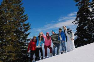 winter pret met jong mensen groep foto