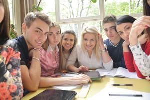 tieners groep in school- foto