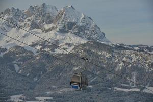 ski optillen gondel in Alpen foto