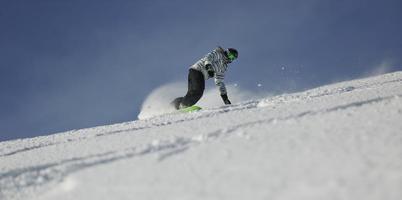 skiërs Aan berg foto