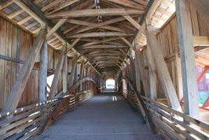 interieur visie van een gedekt brug foto