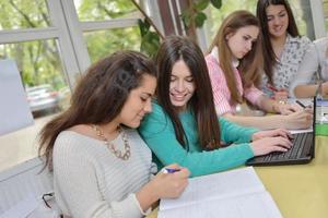 tieners groep in school- foto