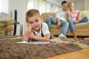 familie tekening Aan school- bord Bij huis foto