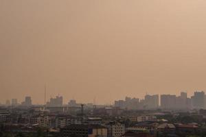 bangkok stad downtown stadsgezicht stedelijke skyline in de mist of smog foto