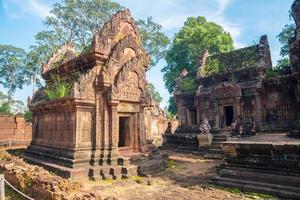 banteay srei de edelsteen van Khmer rijk deze plaats is de enkel en alleen een tempel gemaakt door roze zandsteen in siem oogsten, Cambodja. foto