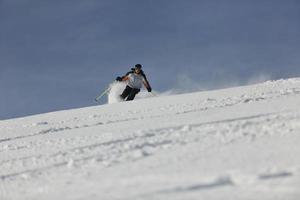 skiër vrij rijden foto