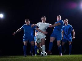 voetbal spelers duel foto