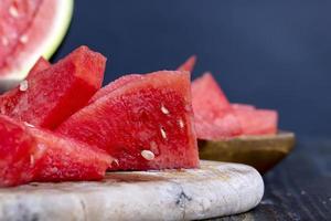 plakjes van zoet rood watermeloen foto
