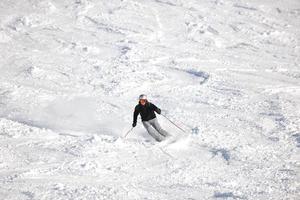 skiën op nu in het winterseizoen foto