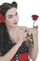 jong vrouw met roos bloem geïsoleerd Aan wit foto
