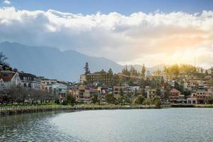 mooi visie sapa vallei Vietnam panorama in ochtend- zonsopkomst met schoonheid wolk foto