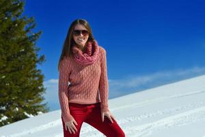 gelukkig vrouw Bij winter foto