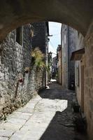 Aan de oud straat in perast. Montenegro foto