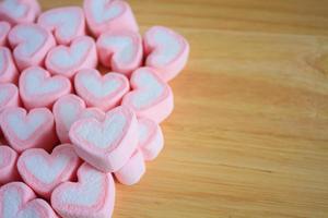 hartvormige marshmallow voor valentijnsachtergrond foto
