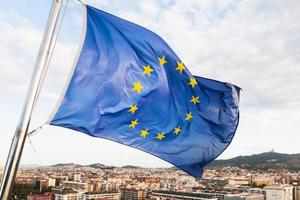 EU vlag fladdert bovenstaand Barcelona stad foto